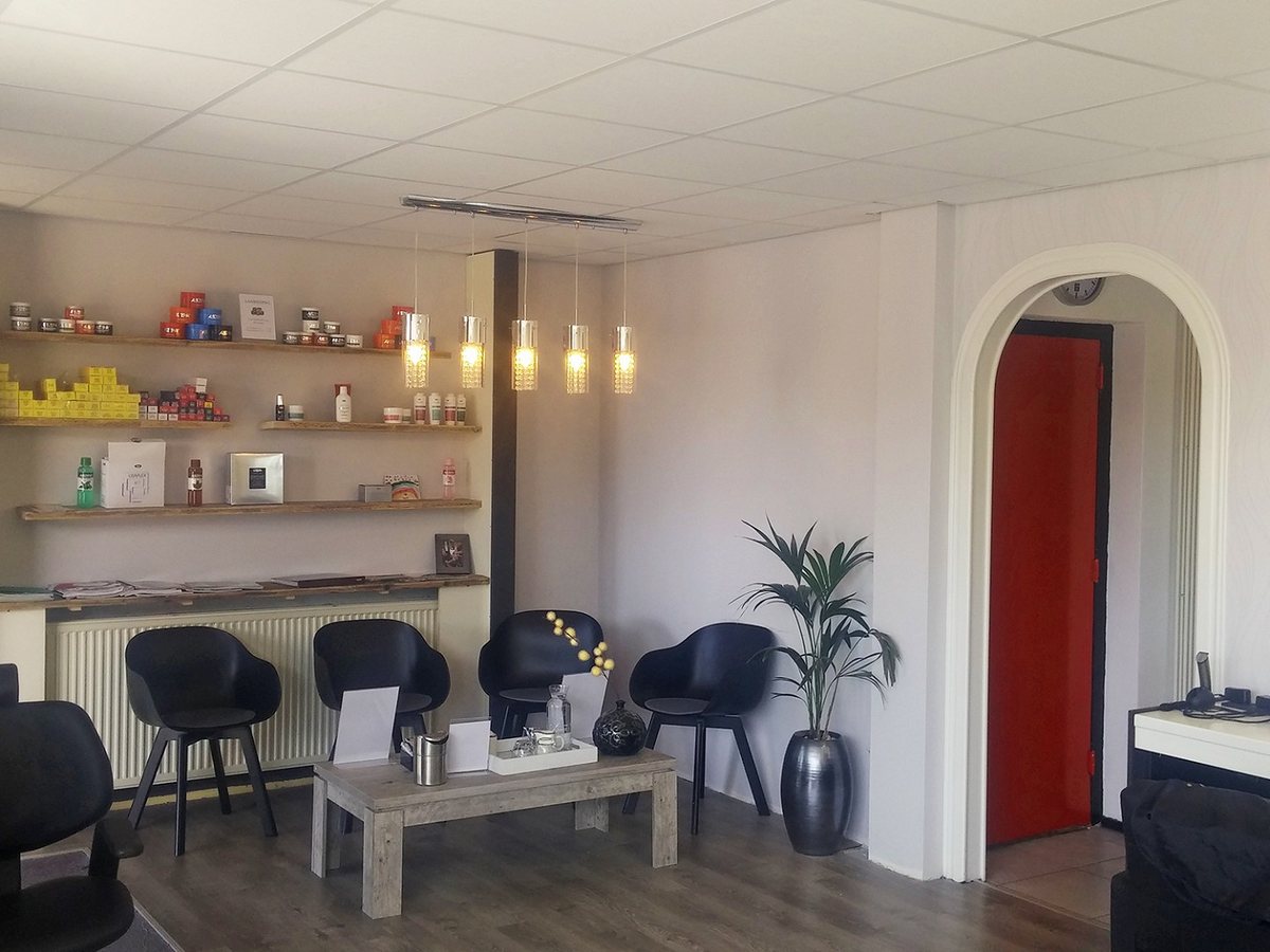 Interieur van Kapsalon Deniz aan de Stationsstraat in Ermelo