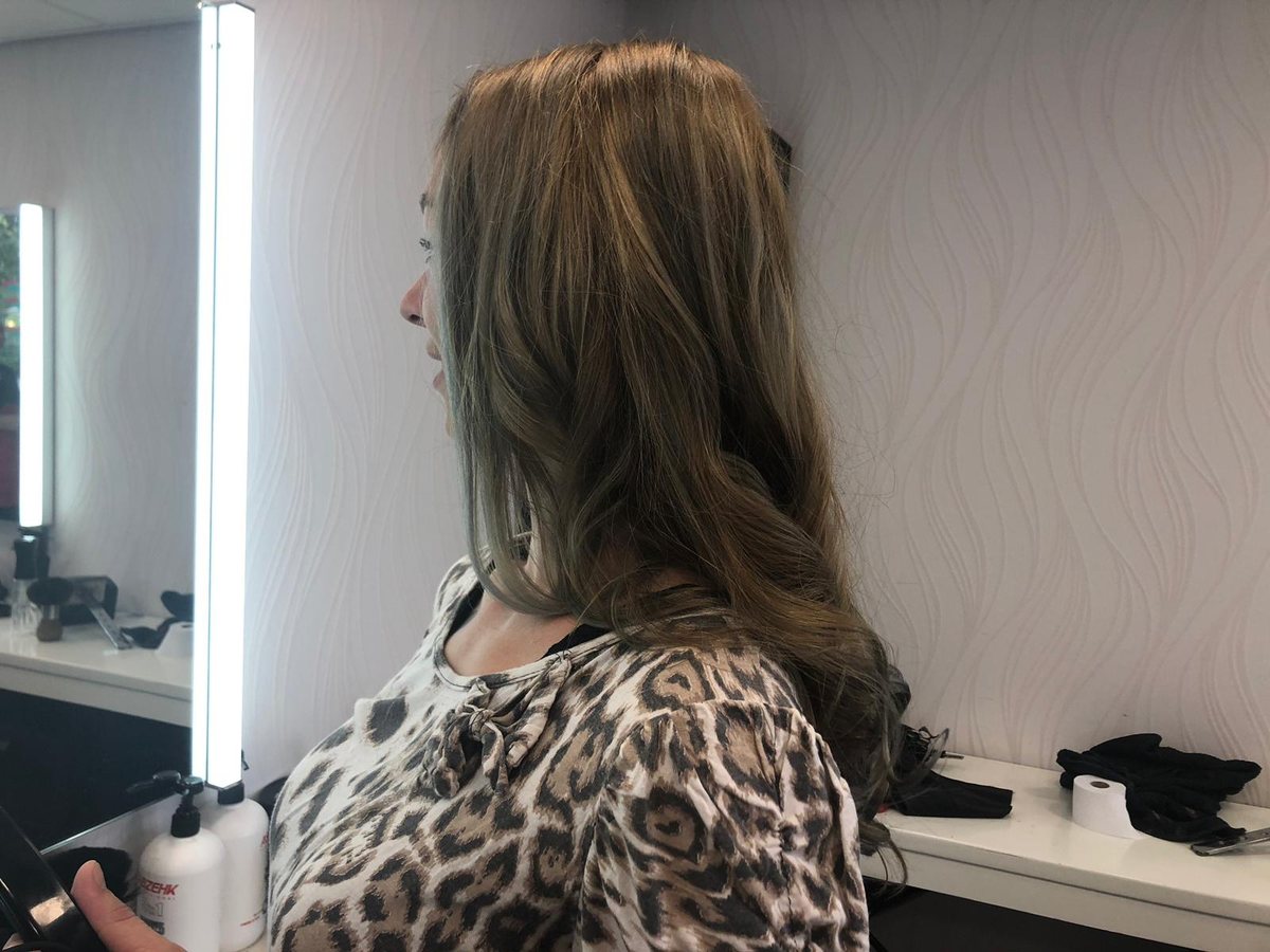 Föhnen en styling na het knippen bij Kapsalon Deniz Ermelo